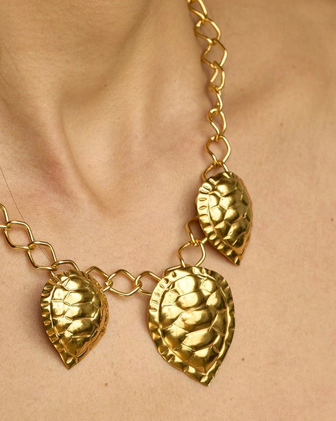Collar Tortuga Carey con Baño en Oro de 24k