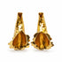 Aretes dorados artesanales Labelo Vainilla inspirados en las orquídeas colombianas, colección Entre Pétalos de Alas de Zafiro.